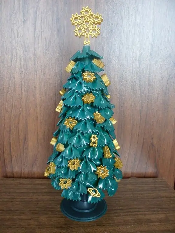 This pasta Christmas tree is easy to make