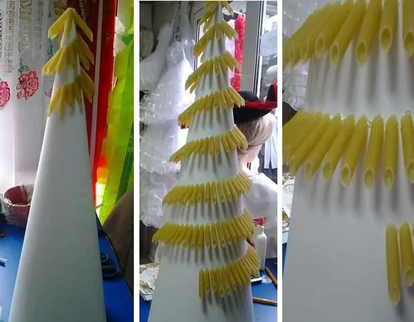 Christmas tree made of pasta is very original