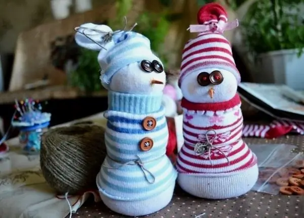 DIY Christmasts: making a snowman