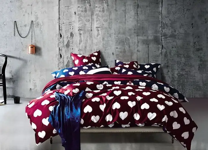 Bed linen with hearts