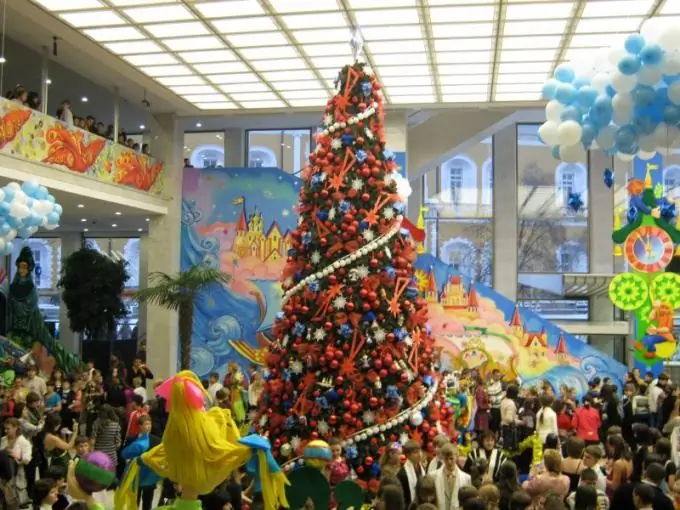 Paano makakarating sa Kremlin Christmas tree