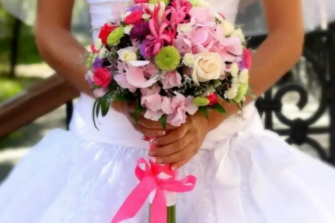 Welchen Strauß soll man einer Braut zur Hochzeit schenken give