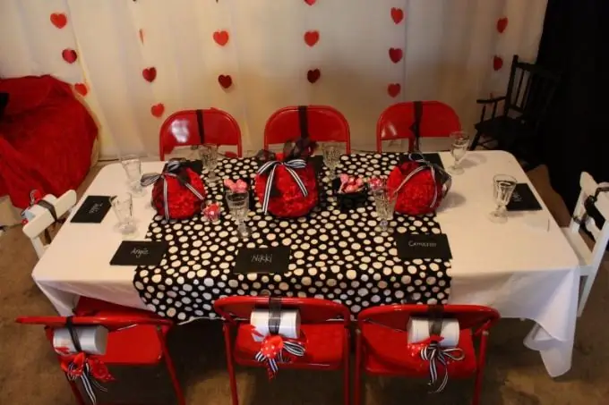 Cómo decorar un salón para San Valentín