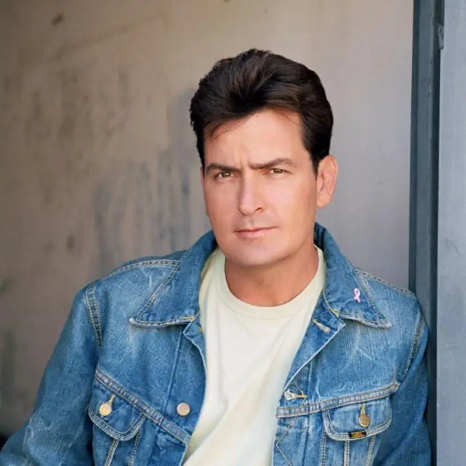 Vim li cas Charlie Sheen txiav txim siab txiav tawm xinesmas