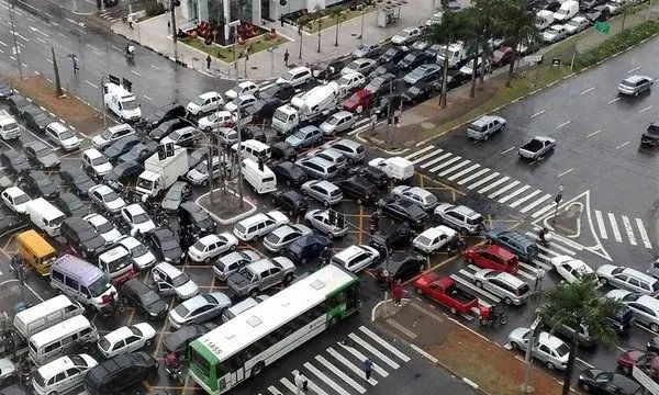 Trafik sıkışıklığı olmadan Mayıs tatilleri için şehir dışına nasıl çıkılır