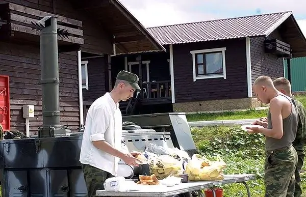 Hoe zal de Dag van de achterkant van de strijdkrachten van de Russische Federatie worden gehouden?