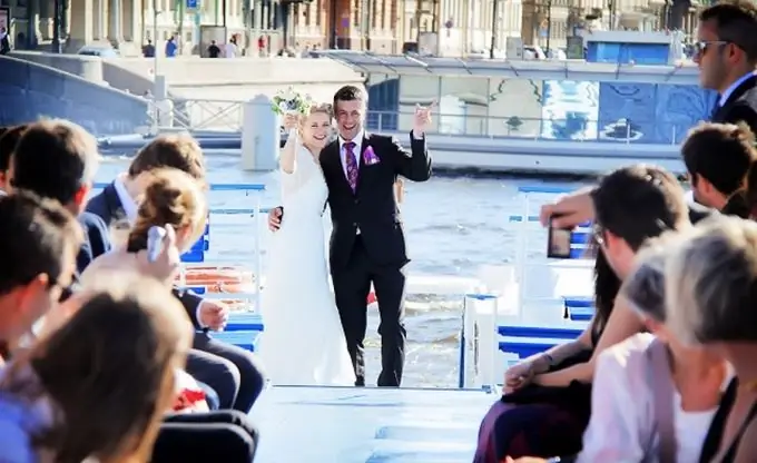 10 razões para comemorar um casamento em um barco